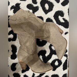 Vici taupe western boots new never worn